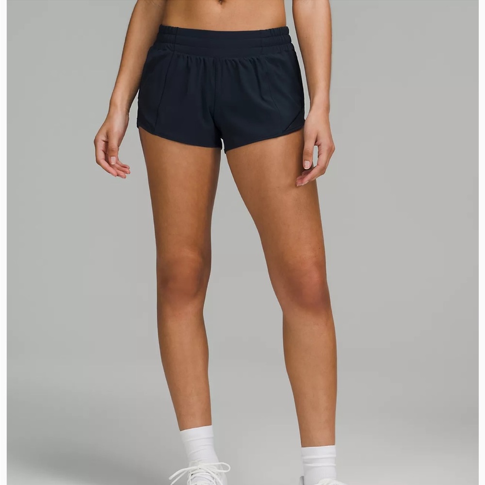 LULU LEMON- Navy blue Hotty Hot Low-Rise Lined Short 2.5"